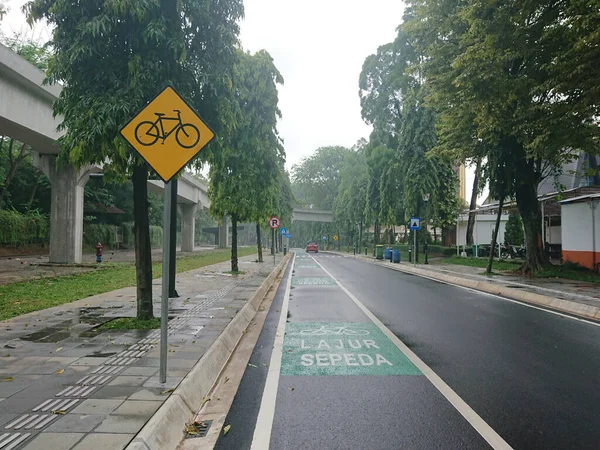 Jalur Sepeda Hijau Dan Rambu Jalan Dalam Bahasa Indonesia Jalur — Stok Foto
