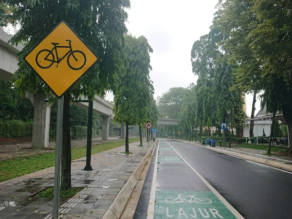 Jalur Sepeda Hijau Dan Rambu Jalan Dalam Bahasa Indonesia Jalur — Stok Foto