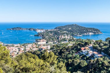Mavi denizi ve güzel plajları olan Saint-Jean-Cap-Ferrat 'ın hava manzarası.