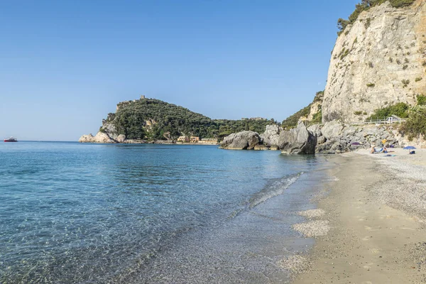 Gyönyörű Strand Malpasso Varigotti Trasparent Türkiz Víz — Stock Fotó