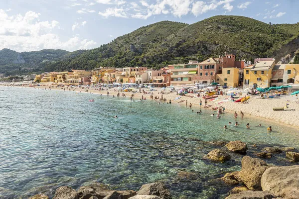 バリゴッティ イタリア 2021 ターコイズブルーの水でバリゴッティの美しいビーチ — ストック写真