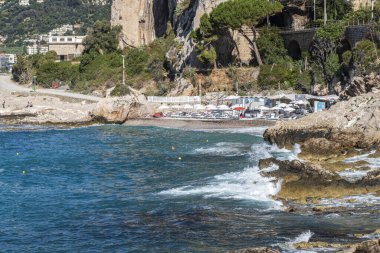 Ventimiglia, İtalya - 07-07-2021: Ventimiglia 'daki güzel Balzi Rossi plajı