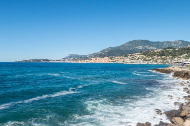 Ventimiglia 'dan Menton' un panoramik görüntüsü