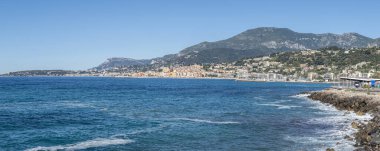 Ventimiglia 'dan Menton' un ekstra geniş görünümü