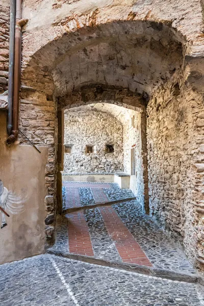 Дольчеаква Италия 2021 Характерные Маленькие Улочки Историческом Центре Дольчеаква Арками — стоковое фото