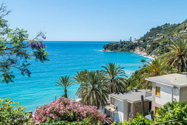 Ospedaletti kıyılarının havadan görünüşü