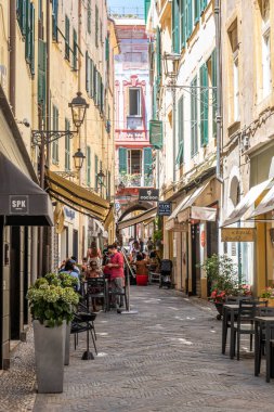 Sanremo, İtalya - 07-07-2021: Sanremo 'nun tarihi merkezinde güzel antik sokaklar