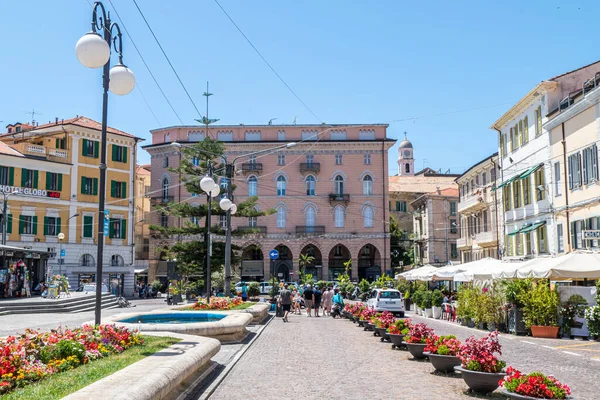 Sanremo, İtalya - 07-07-2021: Sanremo 'da güzel bir meydan