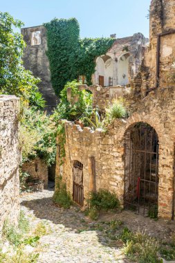 deprem yok bussana vecchia eski kilise