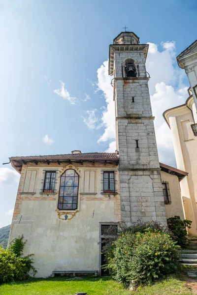 Hermoso Santuario Virgen Del Sasso Sobre Lago Orta — Foto de Stock