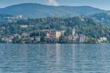 Orta Gölü 'nde Orta' nın manzarası