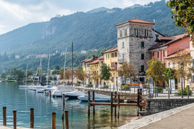 Pella 'daki Orta Gölü' nün yakınındaki güzel gezinti alanı.