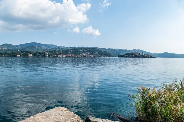 Krajobraz Jeziora Orta Wyspą San Giulio — Zdjęcie stockowe