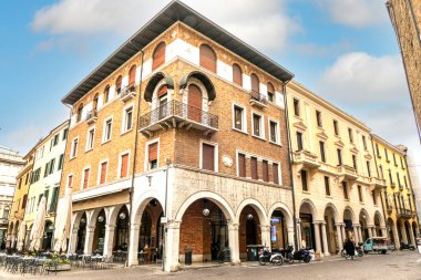 Padova, italya- 04-05-2022: Padua 'nın tarihi merkezindeki güzel antik bina