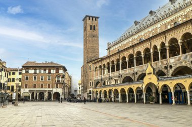 Padova, italya- 04-05-2022: Padua 'nın tarihi merkezinde güzel Palazzo della Regione