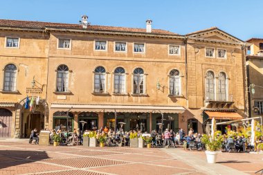 Bergamo, İtalya - 04-07-2022: Bergamo Piazza Vecchia 'daki güzel antik bina