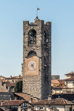 Bergamo Alta 'daki güzel saat kulesi