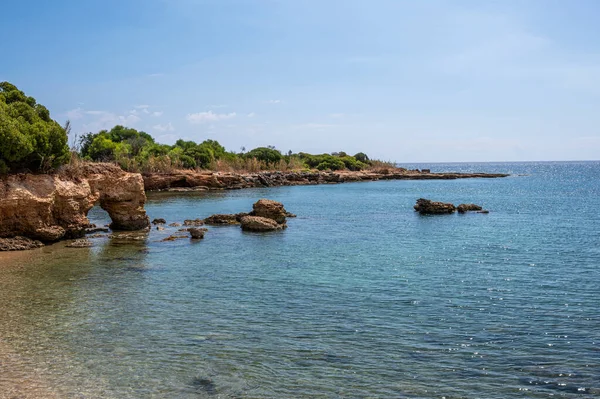 Hermosa Playa Con Aguas Cristalinas Arco Roca Natural Sicilia Siracusa — Foto de Stock