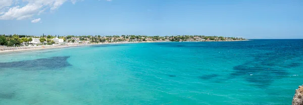Широкий Вид Красивый Пляж Прозрачной Кристаллической Бирюзовой Водой Мелким Песком — стоковое фото