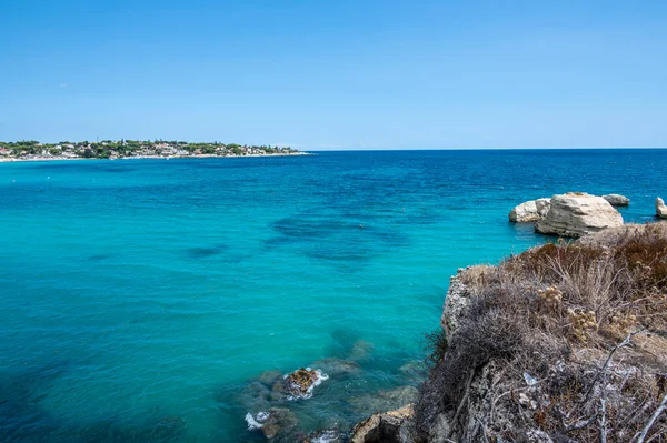 Τοπίο Μιας Όμορφης Παραλίας Κρυστάλλινα Γαλαζοπράσινα Νερά Και Ψιλή Άμμο — Φωτογραφία Αρχείου