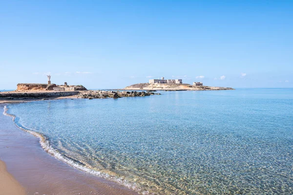 シチリア島のPortopaloに透明と青の水とCorrentiの美しいビーチ — ストック写真