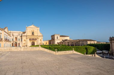 Noto, italya - 09-15-2022: Noto 'daki Duomo Meydanı' nın ekstra geniş görünümü