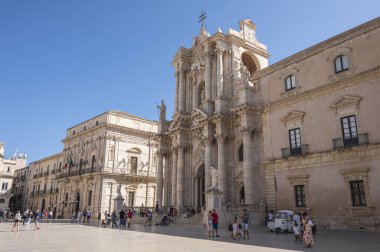Syracuse, İtalya - 09-16-2022: Ortigia 'nın güzel Duomo' su 