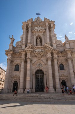 Syracuse, İtalya - 09-16-2022: Ortigia 'nın güzel Duomo' su 