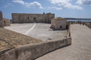 Syracuse, İtalya - 09-16-2022: Ortigia 'daki Maniace Kalesi