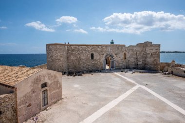 Syracuse, İtalya - 09-16-2022: Ortigia 'daki Maniace Kalesi