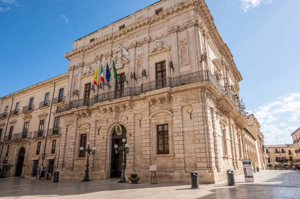 Сиракузы Италия 2022 Исторические Здания Красивыми Фасадами Пьяцца Дуомо Ортигии — стоковое фото