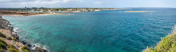 Έξτρα Ευρυγώνια Θέα Της Πανέμορφης Παραλίας Ογκνινα Στις Συρακούσες Γαλαζοπράσινα — Φωτογραφία Αρχείου