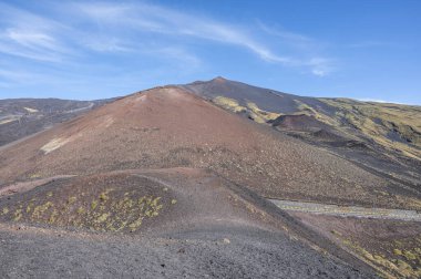 Etna, İtalya - 09-15-2022: Silvestri Kraterleriyle Güzel Etna Volkanı