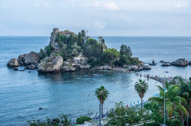 Taormina, İtalya: 09-16-2022: Taormina 'daki güzel Isola Bella