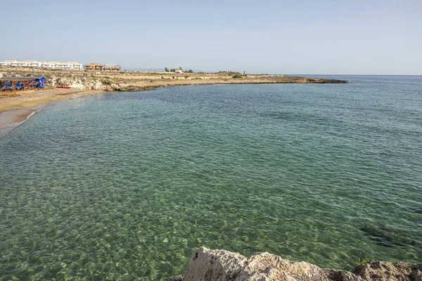 Plaża Piaskiem Niebieską Przezroczystą Wodą Nazwie Cravettone Lub Calafarina Pachino — Zdjęcie stockowe