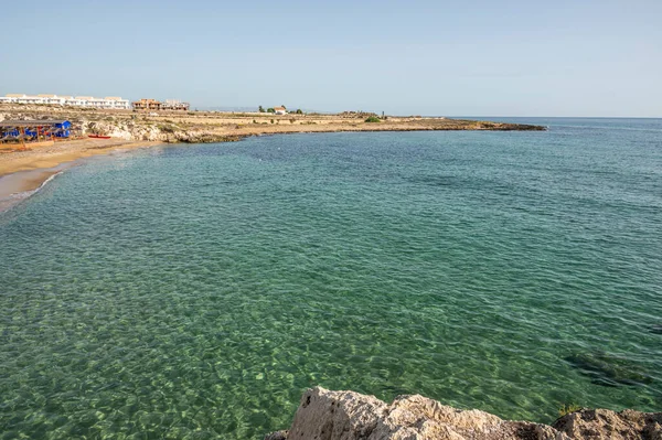 Plaża Piaskiem Niebieską Przezroczystą Wodą Nazwie Cravettone Lub Calafarina Pachino — Zdjęcie stockowe