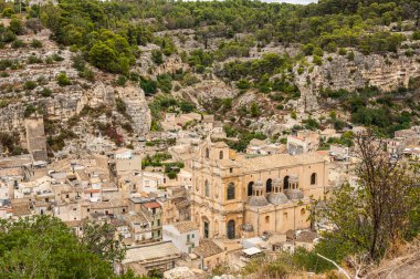 Scicli, İtalya: 09-18-2022: Scicli Sığınağı 'nın havadan görünüşü