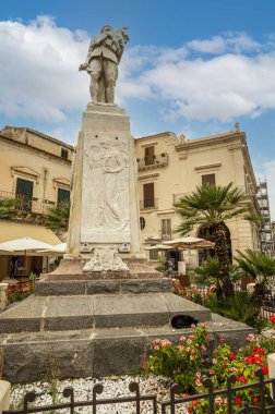 Modica, İtalya: 09-21-2022: Modica 'daki güzel anıt