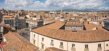 Universit Meydanı ile Katanya 'nın merkezinin ekstra geniş açılı görüntüsü