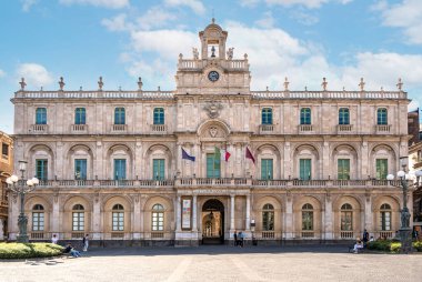 Catania 'daki Universit Meydanı' nda güzel cepheli tarihi binalar
