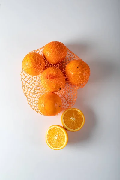 Naranjas Frescas Bolsa Compras Sobre Fondo Blanco — Foto de Stock