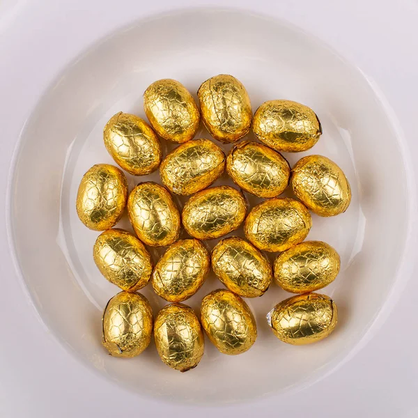 Top View Pile Yellow Golden Wrapped Shiny Tinfoil Chocolate Shiny — Zdjęcie stockowe