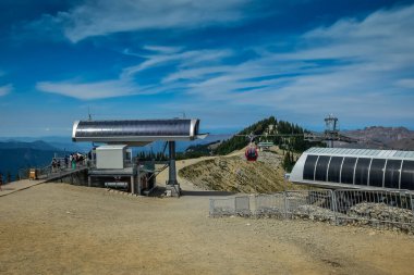 Crystal Mountain, WA, ABD, yaz ortasında zirve gondol istasyonu