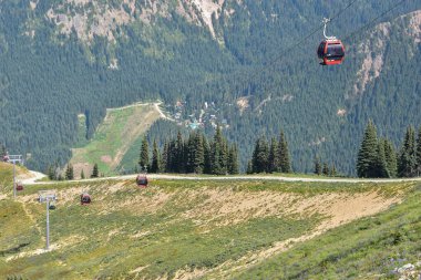 Yaz ortasında Ctystal Dağı, WA USA 'da Gondolas' a binerken muhteşem bir manzara.