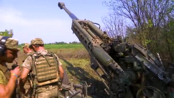 Kharkiv Ucraina Agosto 2022 Esercito Ucraino Prepara Sparare Obice 777 — Video Stock