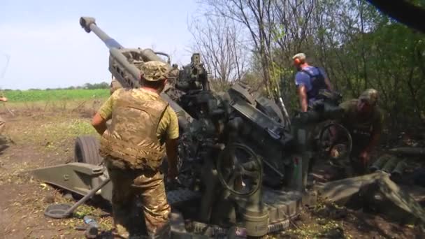 Kharkiv Ukraina Agustus 2022 Militer Ukraina Melipat Howitzer 777 Posisinya — Stok Video