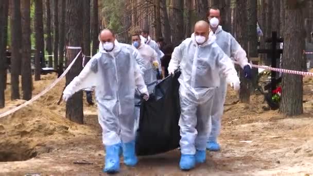 Izum Ucrania Septiembre 2022 Los Hombres Con Trajes Protección Blancos — Vídeo de stock