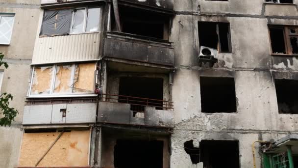 Μαύρο Από Φωτιά Που Κάηκε Μετά Τον Βομβαρδισμό Πολυόροφων Κτιρίων — Αρχείο Βίντεο