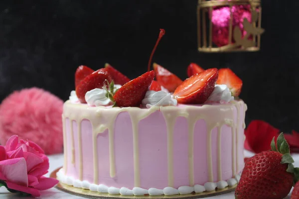 Pastel Esponja Con Fresas Crema Vainilla — Foto de Stock