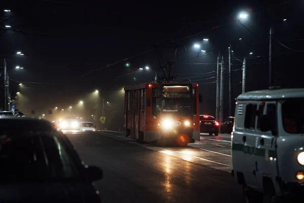 Een Verlaten Nachtstraat Regen Mistige Avondweg Het Licht Van Lantaarns — Stockfoto